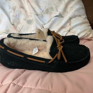 NWT UGG women’s Dakota Slipper size 9